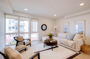 Luxe Seaside Vacation Rental Walk Downtown!